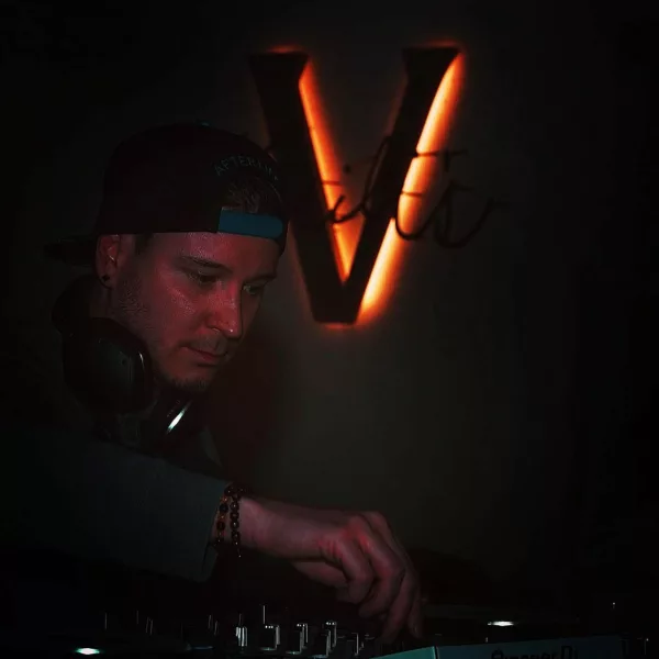 “Come as you are, be who you are” Labor Day Weekend is gonna be jackin’!- Thursday: The Energy 20 year Reunion party at goldroomchicago
- Friday: The Nightcap at vasilis_mediterranean w/ djtsunami and carterschmidtt
- Friday Late: goldroomchicago
- Saturday: sound_bar for dj_crosss birthday bash!
- Sunday: dontnvus season closing brunch!
>> www.afterlifechi.com <<
-
-
bobbyafterlife afterlife housemusicchicago housemusic entertainment enterpreneur entertainer